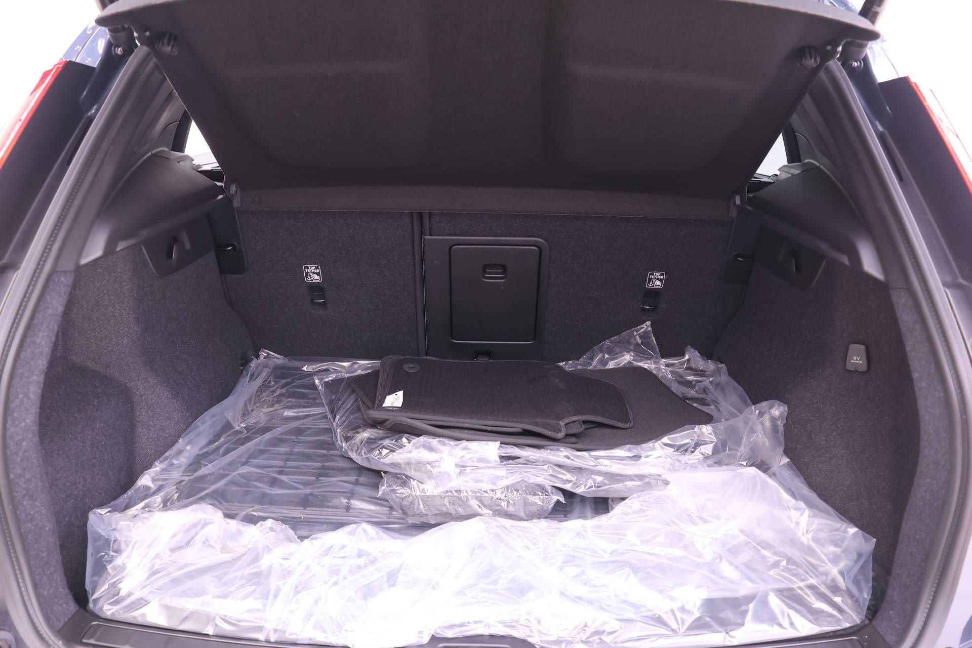 New 2026 Volvo XC40 B5 Plus w/ Protection Package Premier AWD/4WD image 19
