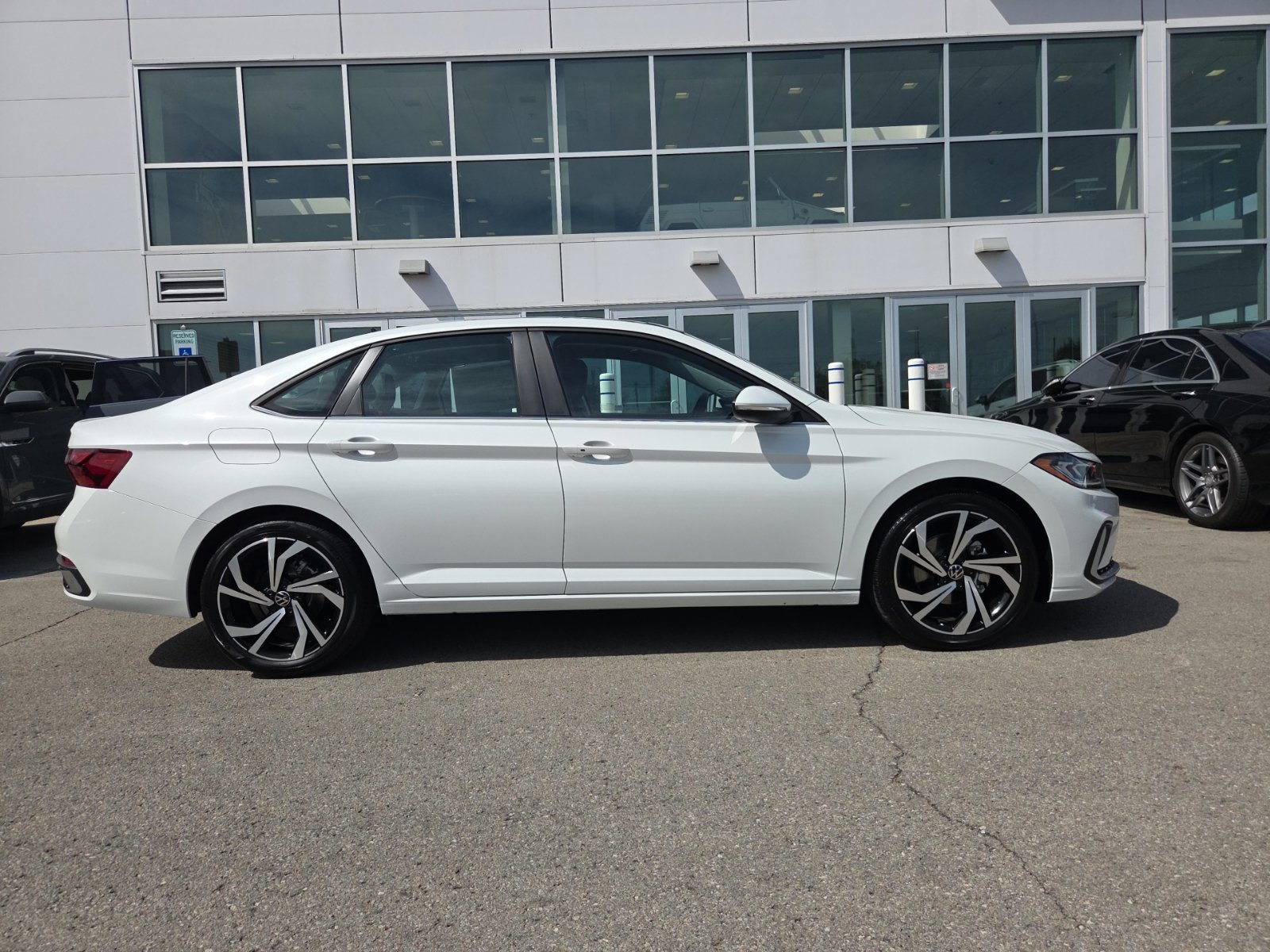 New 2027 Volkswagen Jetta SEL FWD image 3