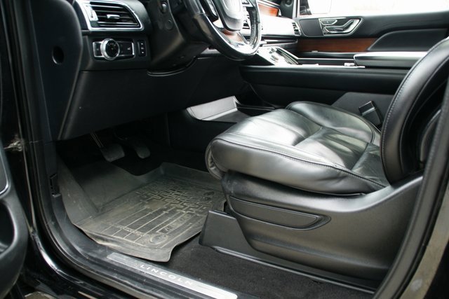 Used 2018 Lincoln Navigator L Select image 16