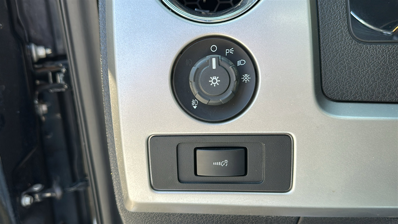 Used 2013 Ford F150 Lariat w/ Mid Equipment Group AWD/4WD image 16