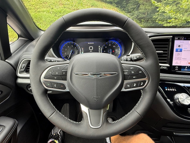 New 2026 Chrysler Pacifica Select image 26