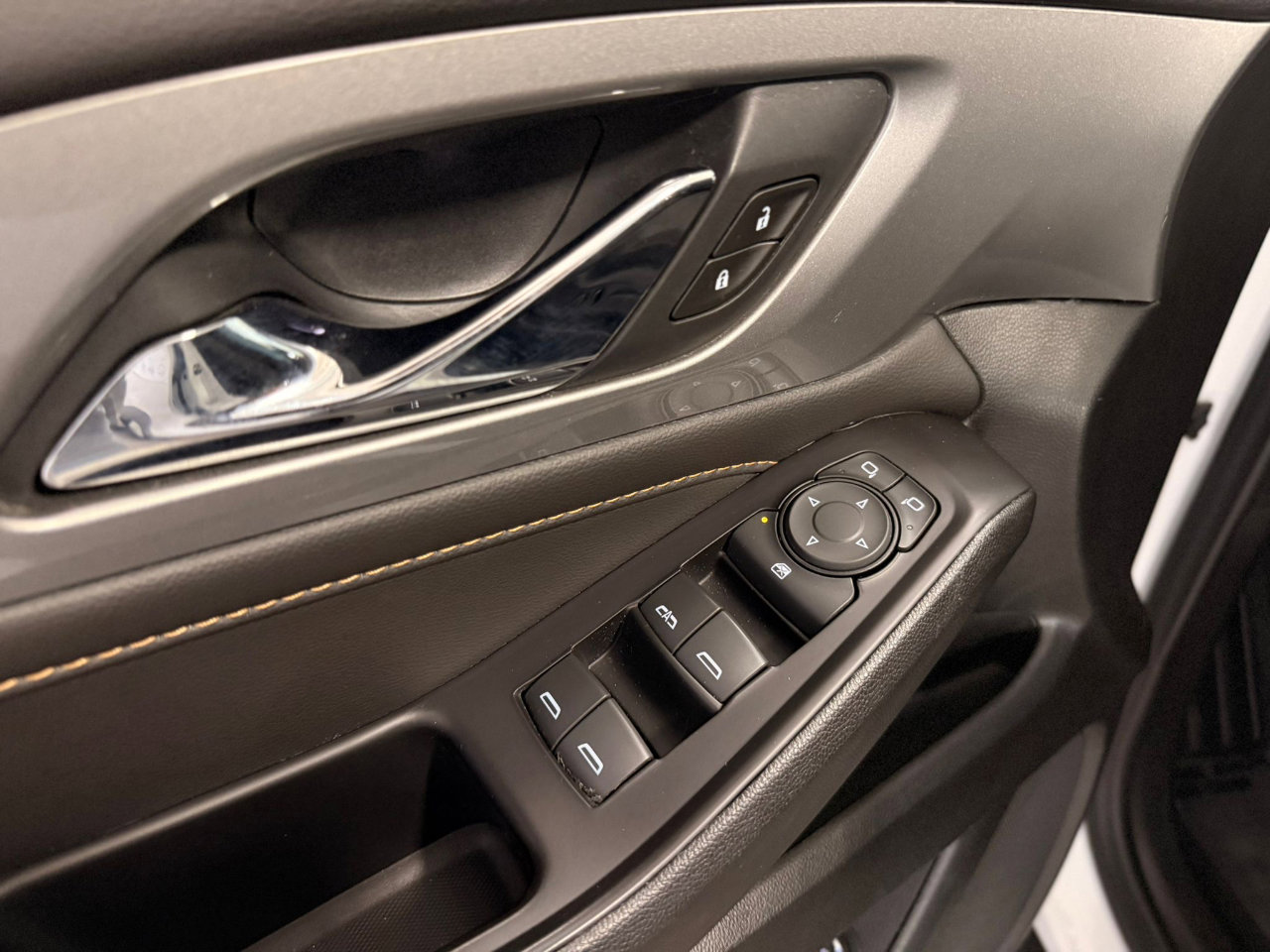 Used 2020 Chevrolet Traverse LT w/ Driver Confidence II Package image 13