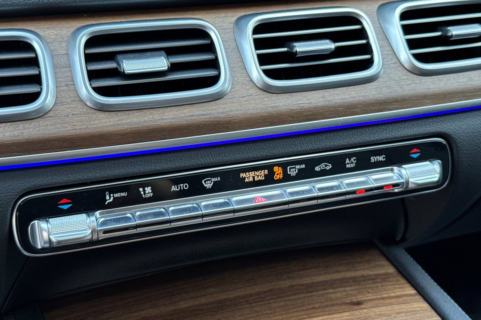 Certified 2025 Mercedes-Benz GLE 450 4MATIC image 25