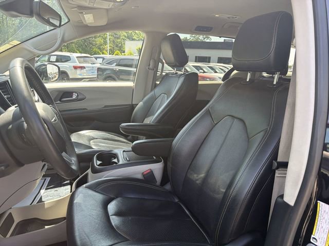 Used 2022 Chrysler Pacifica Touring-L FWD image 11