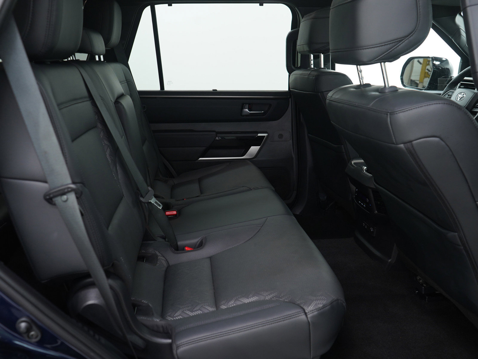 Used 2025 Toyota Sequoia Limited image 14