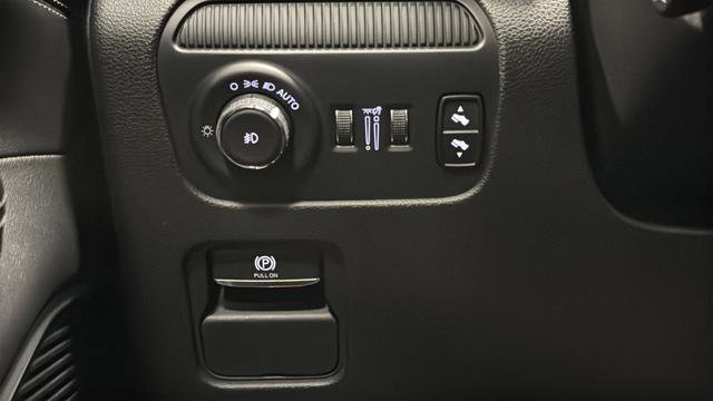 Used 2024 Jeep Wagoneer Series II w/ Convenience Group I AWD/4WD image 39