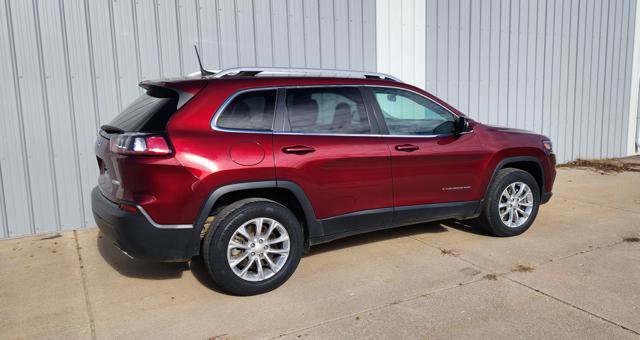Used 2019 Jeep Cherokee Latitude w/ Cold Weather Group image 9