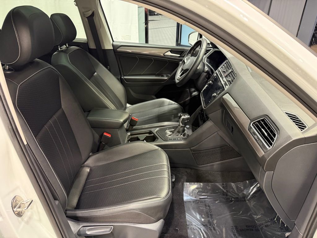 Used 2024 Volkswagen Tiguan SE image 29