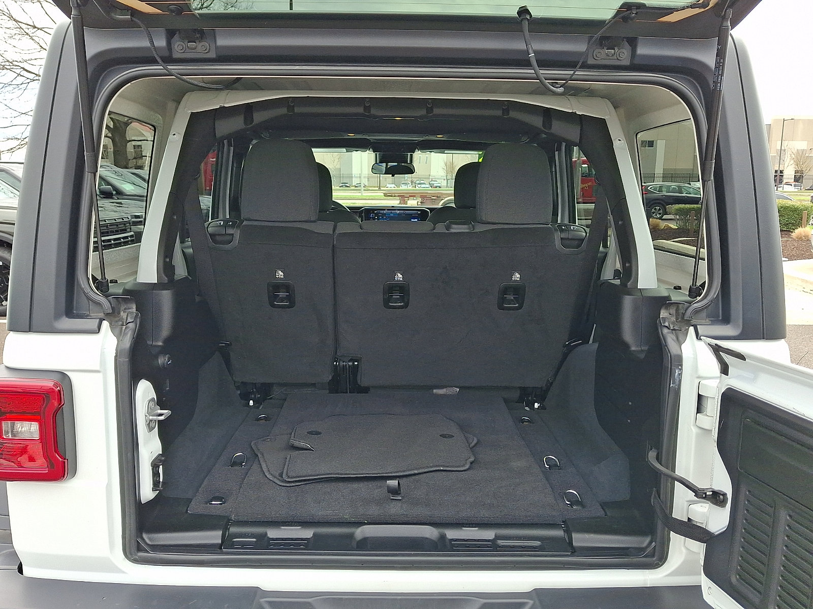 Used 2025 Jeep Wrangler Unlimited Rubicon image 27