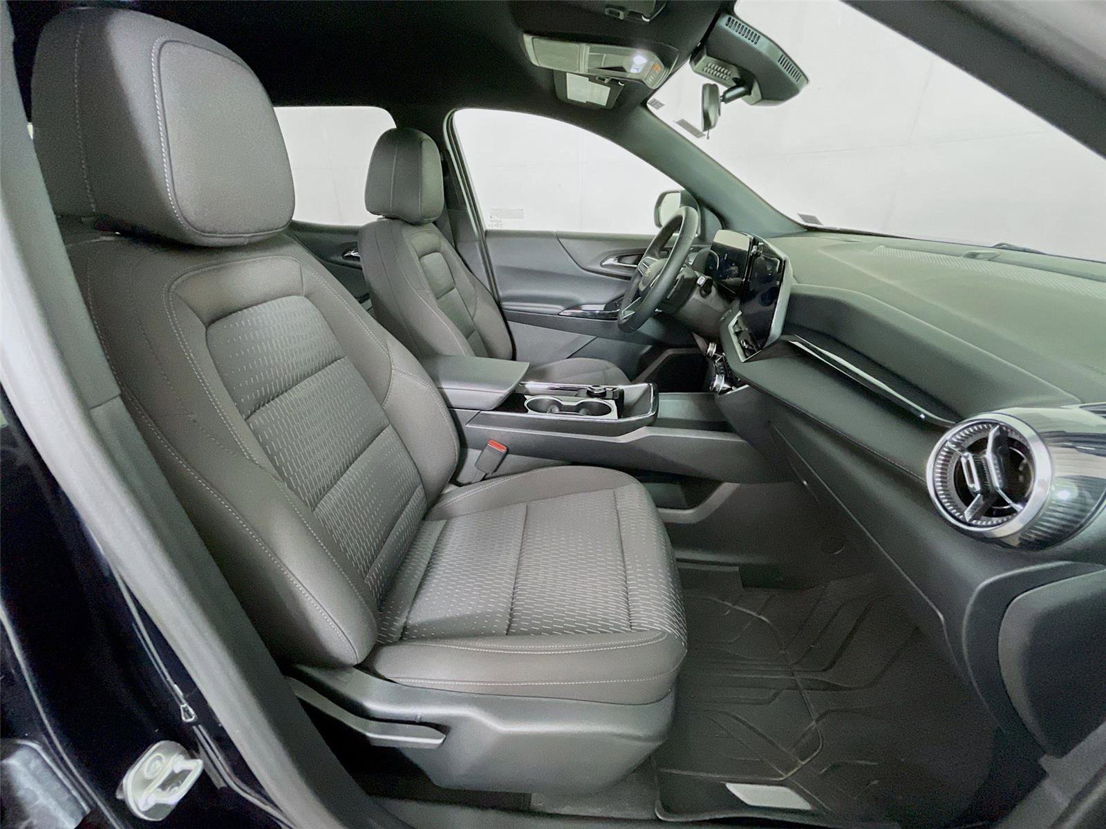 Used 2026 Chevrolet Equinox LT FWD image 31