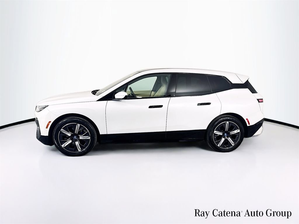 Used 2024 BMW iX xDrive50 w/ Sport Package image 7
