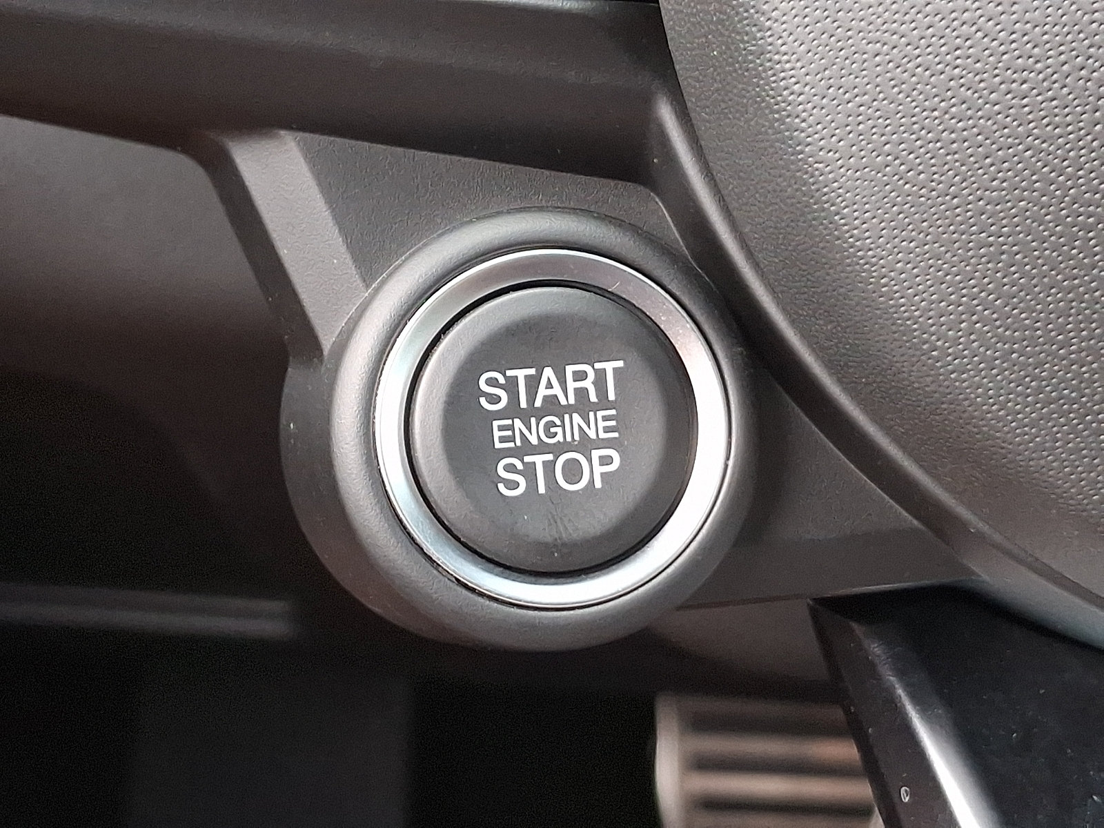 Used 2025 Alfa Romeo Giulia AWD w/ Driving Assist Package image 26