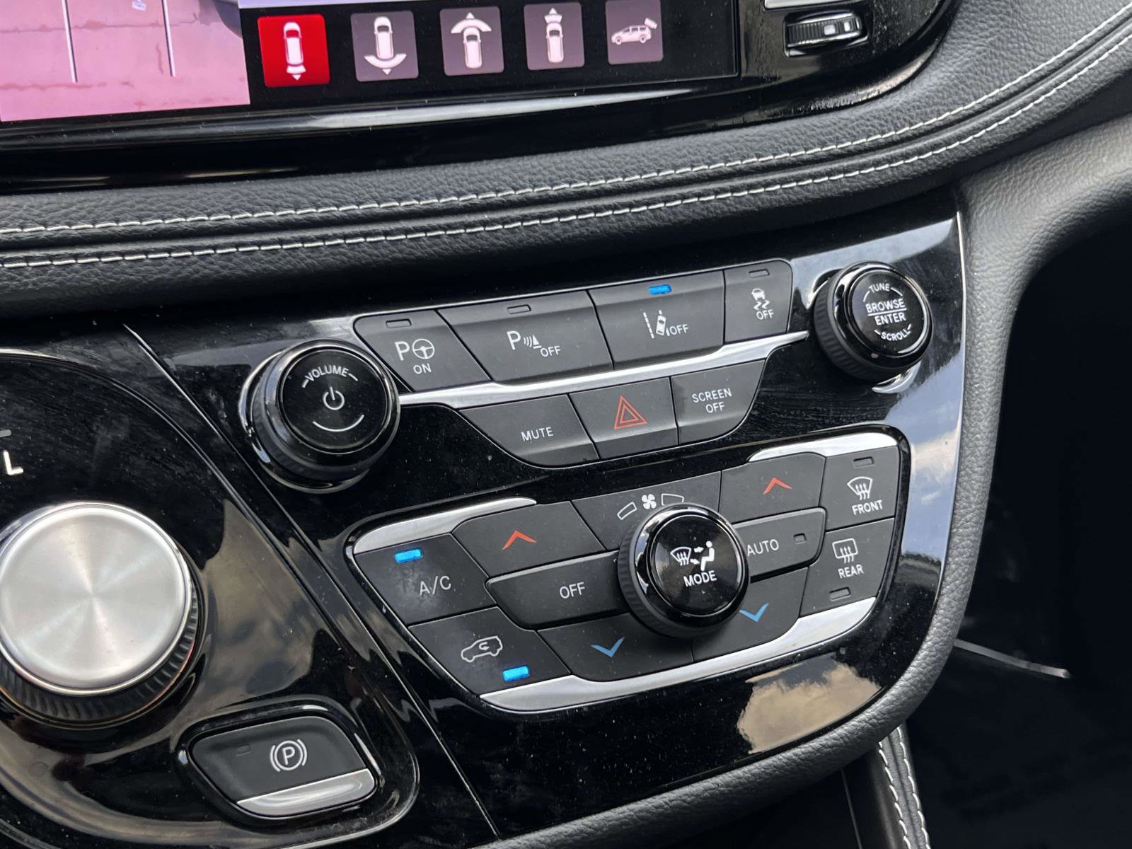 Used 2022 Chrysler Pacifica Limited w/ S Appearance Package image 14