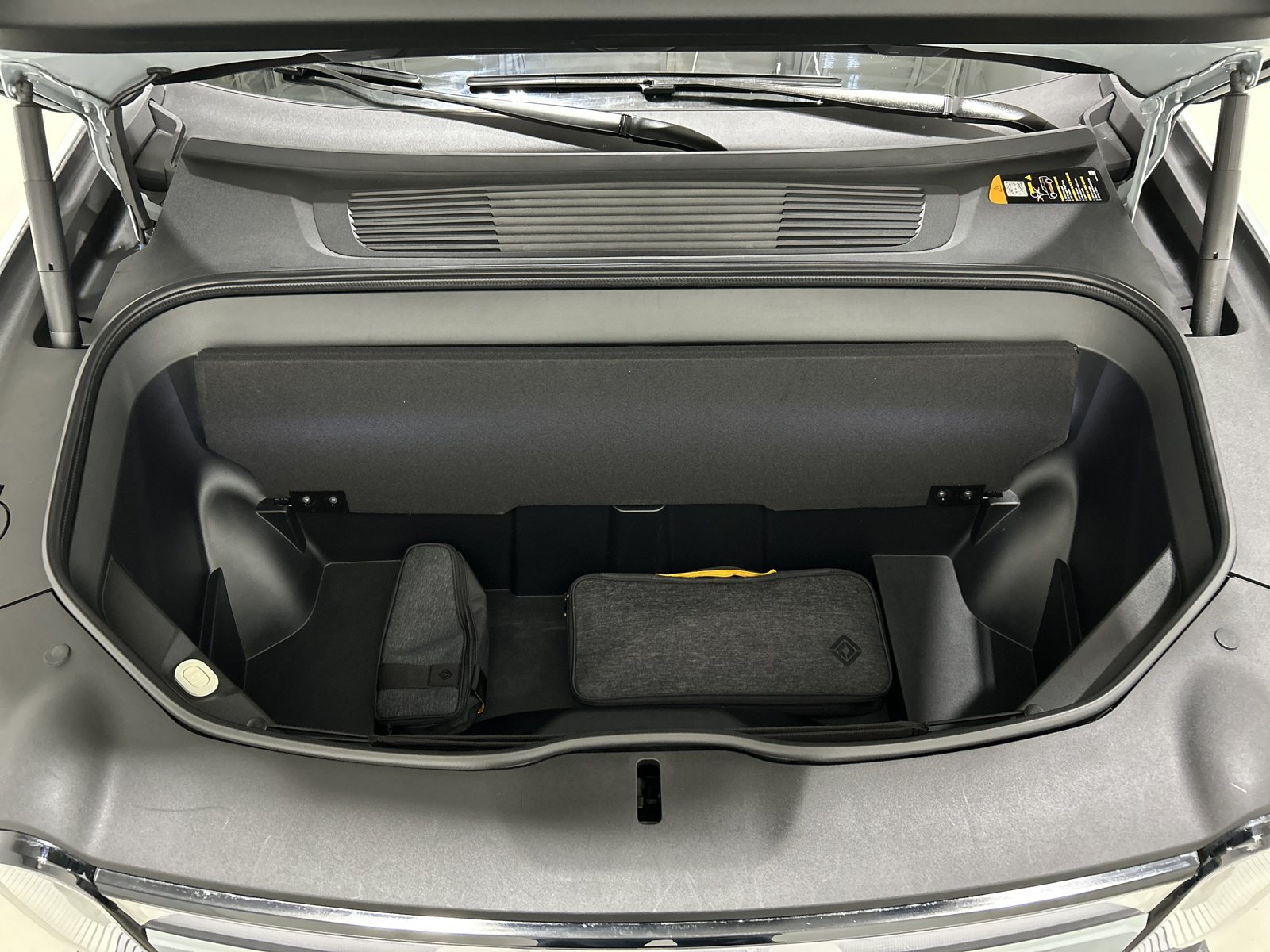 Used 2023 Rivian R1S Adventure AWD/4WD image 14
