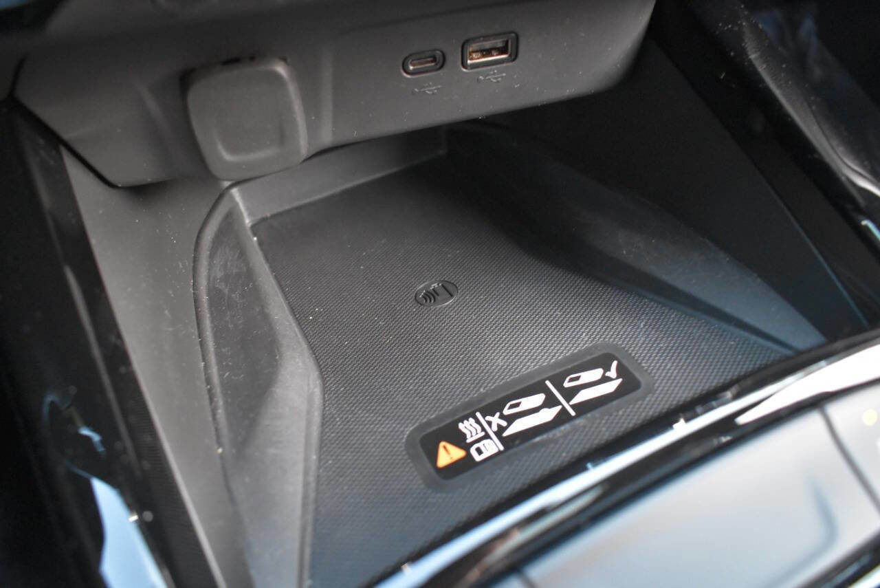 Used 2024 Chevrolet Trax LT w/ Sunroof Package FWD image 34
