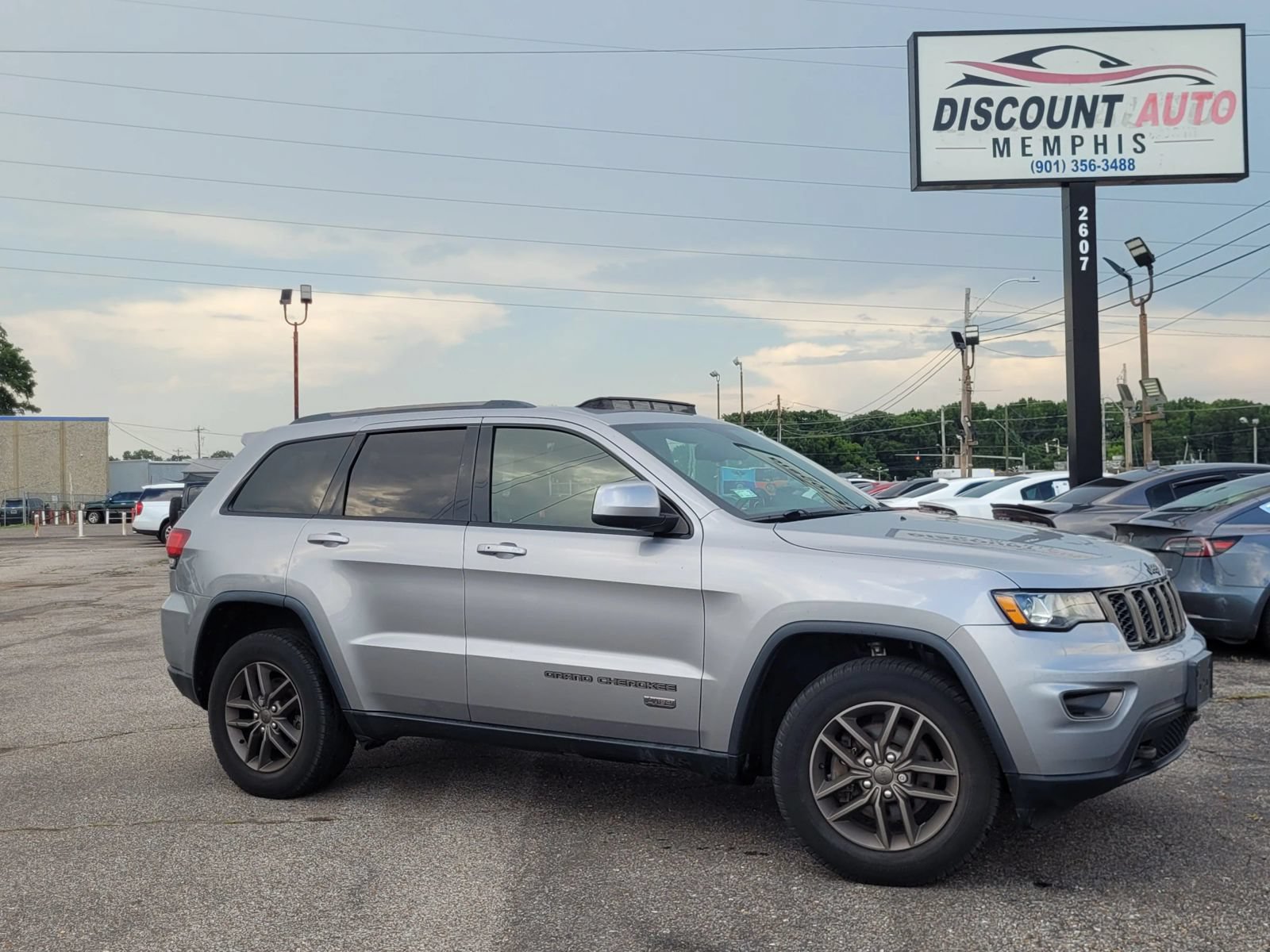 Used 2016 Jeep Grand Cherokee Laredo 75th Anniversary AWD/4WD image 2
