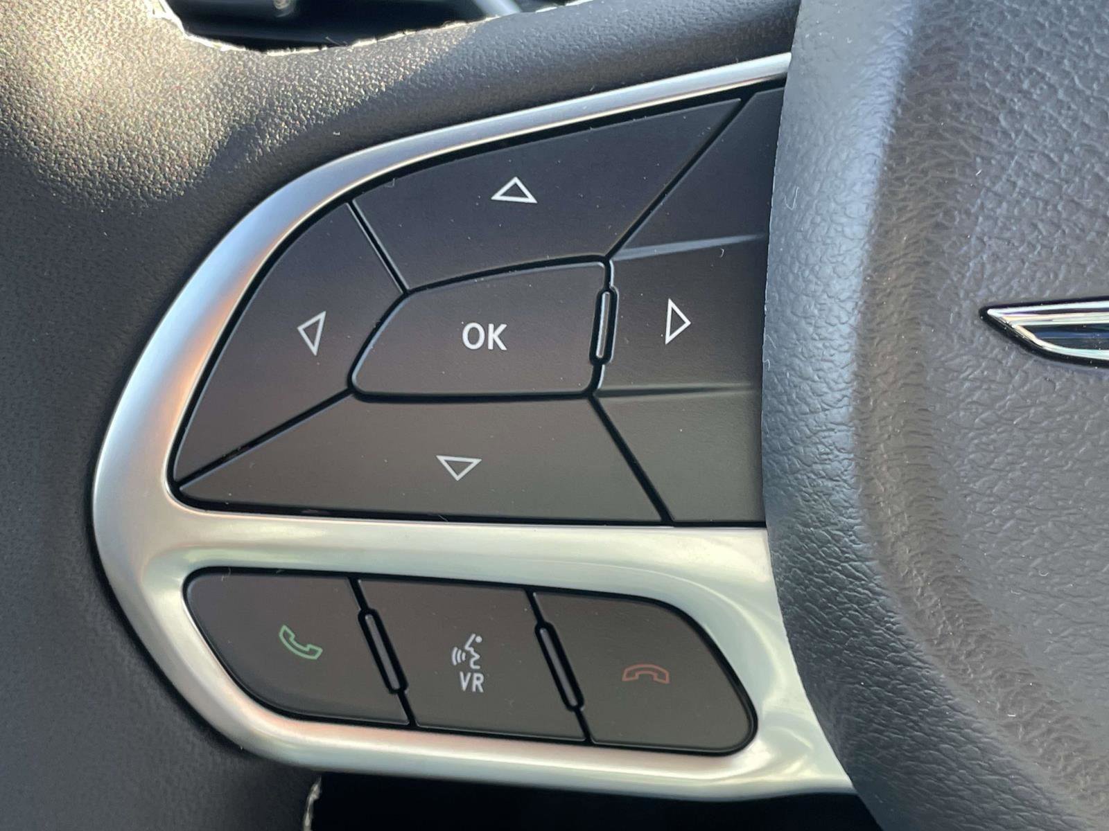New 2026 Chrysler Pacifica Select FWD image 25