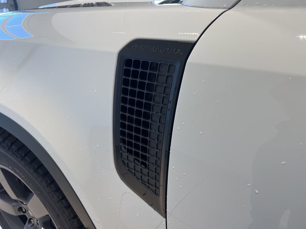 New 2024 Land Rover Defender 110 SE AWD/4WD image 12