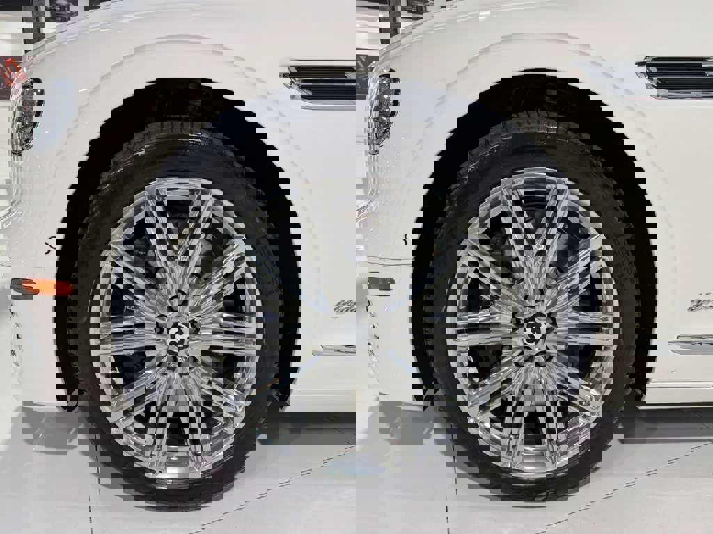 Used 2022 Bentley Flying Spur Plug-In Hybrid image 50