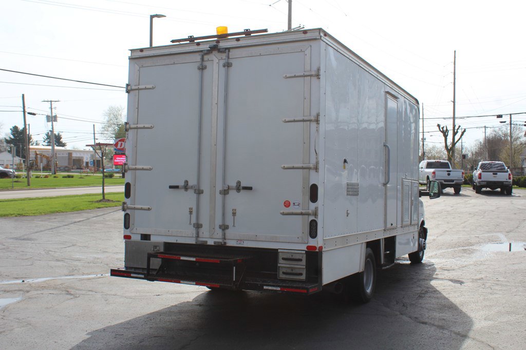 Used 2016 Chevrolet Express 4500 Extended image 6