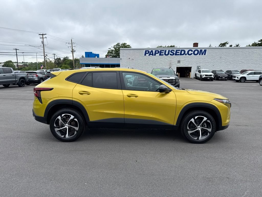 Used 2024 Chevrolet Trax RS w/ Driver Confidence Package FWD image 3