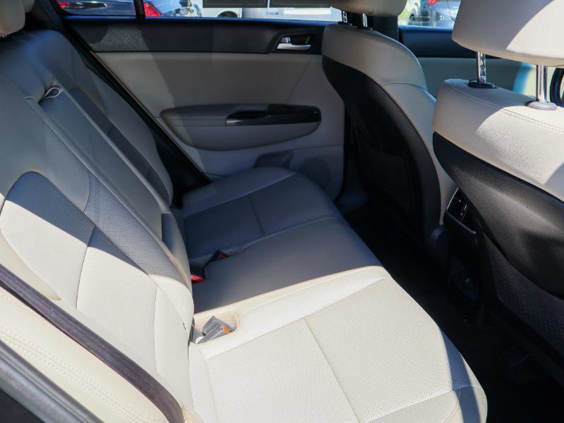 Used 2020 Kia Sportage S image 12