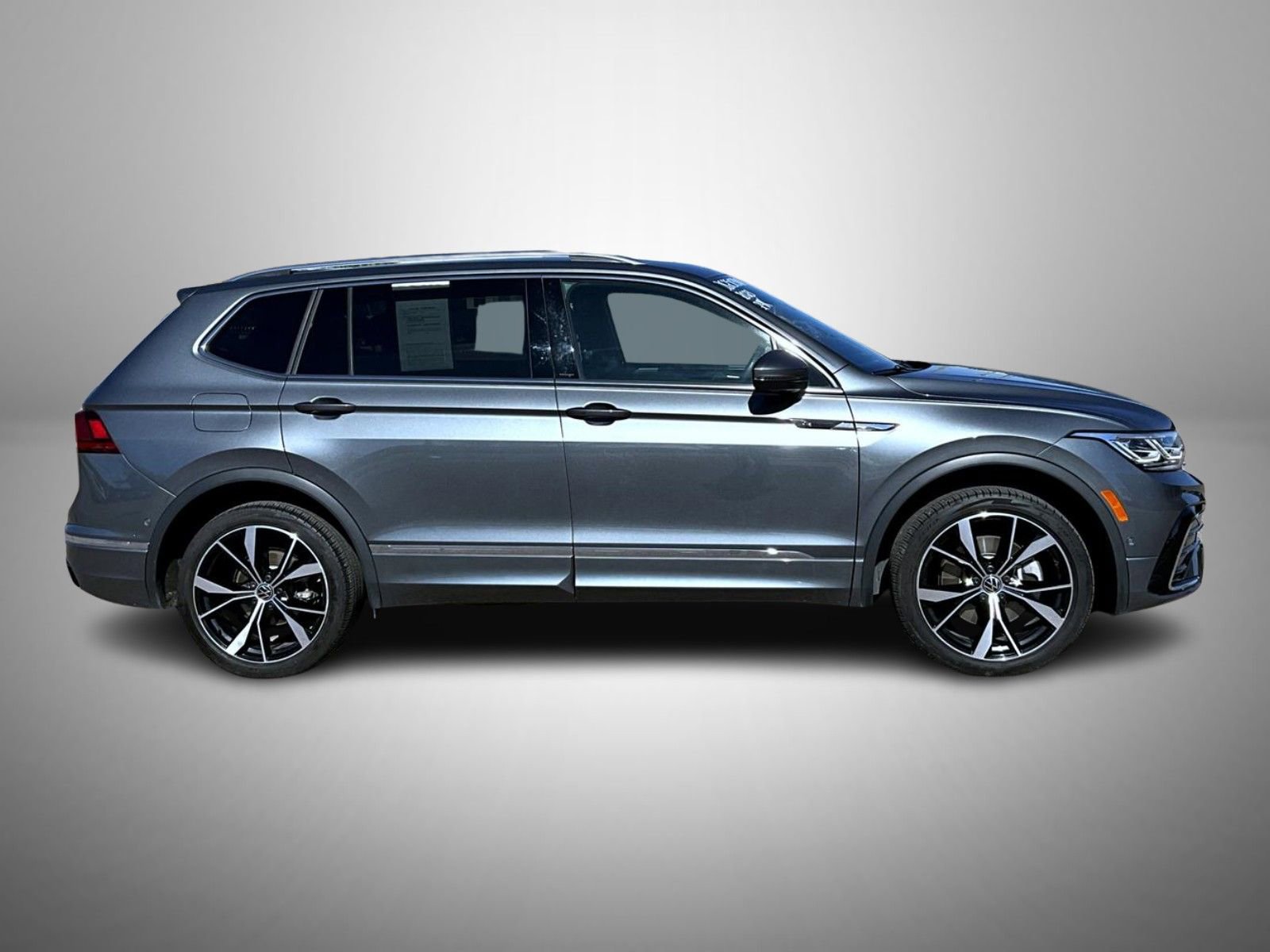 Used 2023 Volkswagen Tiguan SEL R-Line image 4