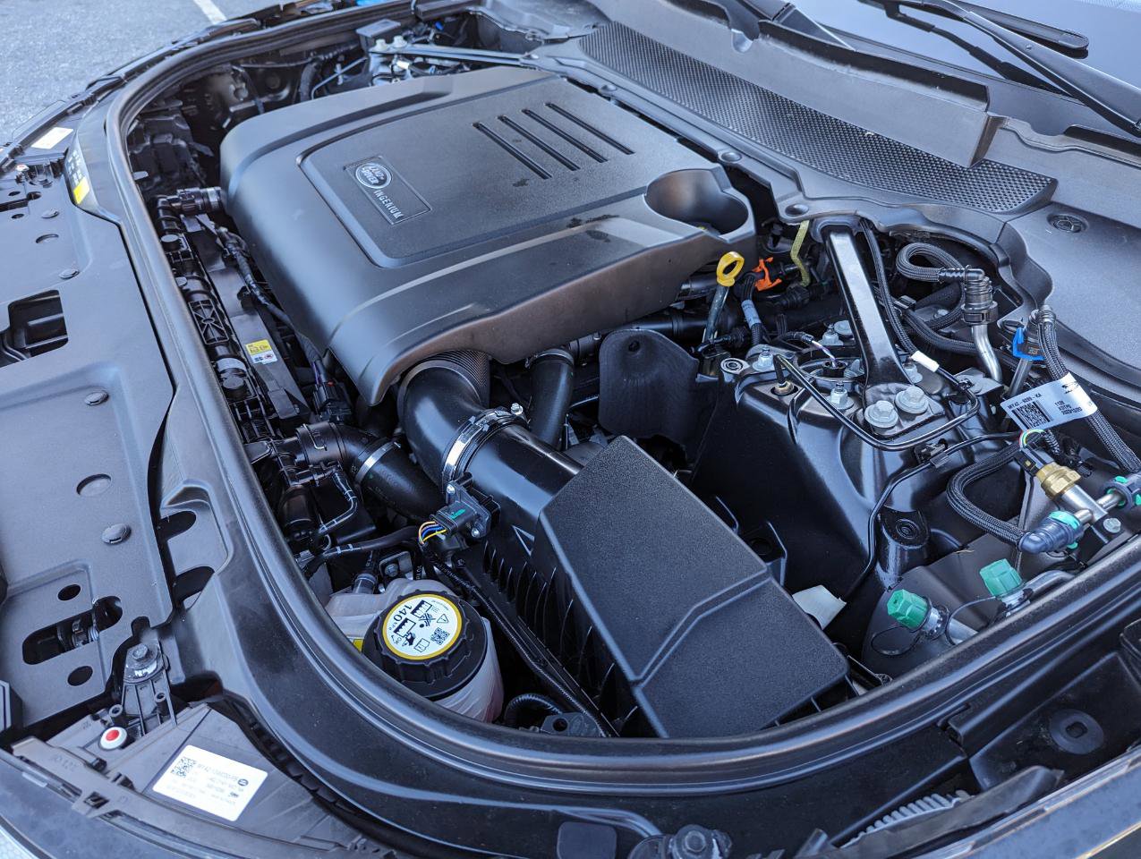 Used 2024 Land Rover Discovery Dynamic SE image 48