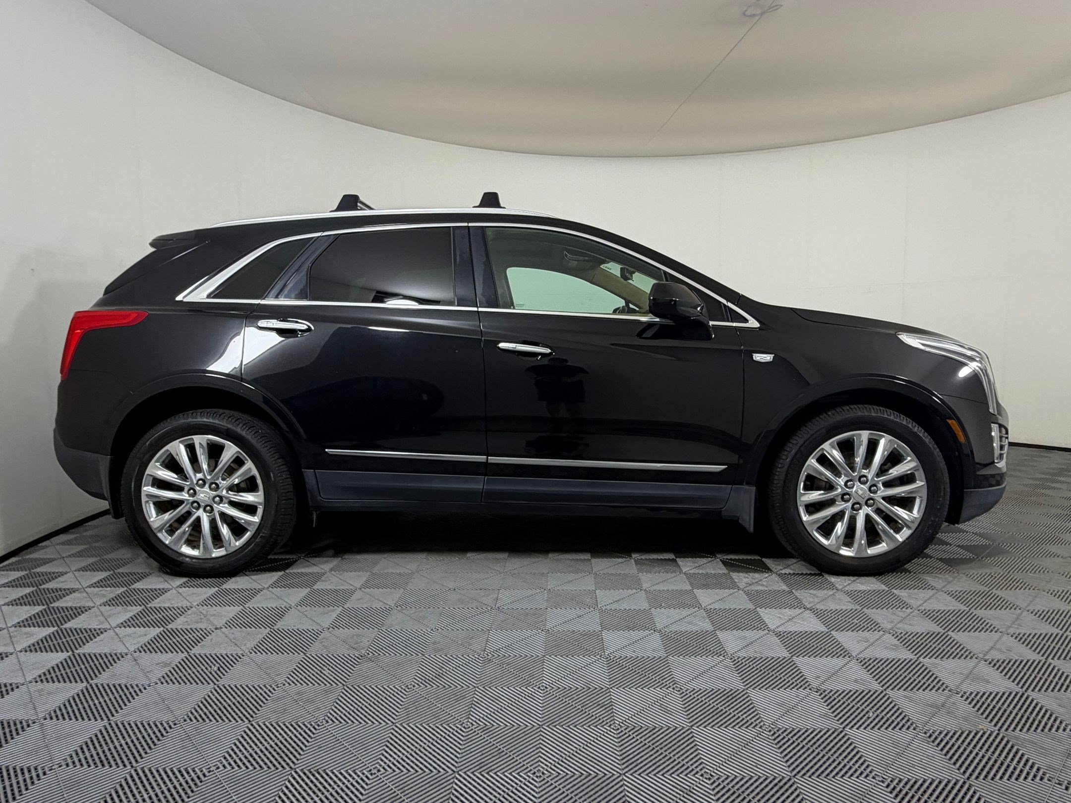 Used 2017 Cadillac XT5 Platinum AWD/4WD image 8