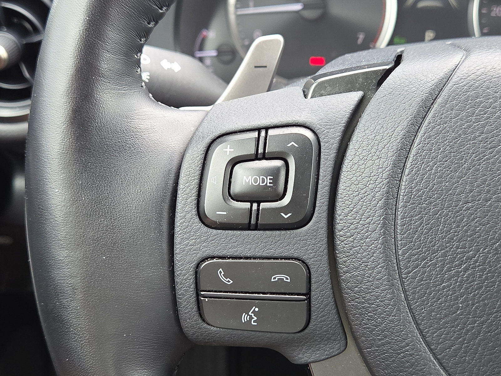 Used 2024 Lexus IS 300 w/ Comfort Package RWD image 21