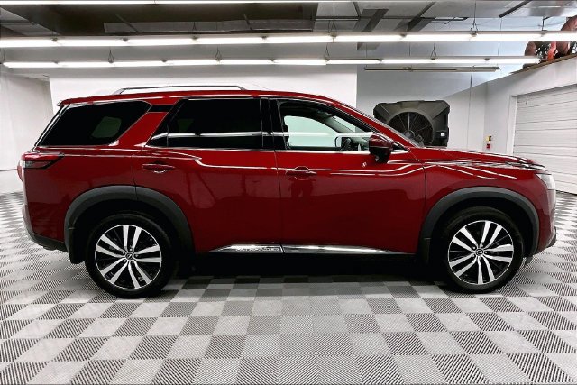 Used 2025 Nissan Pathfinder Platinum AWD/4WD image 15
