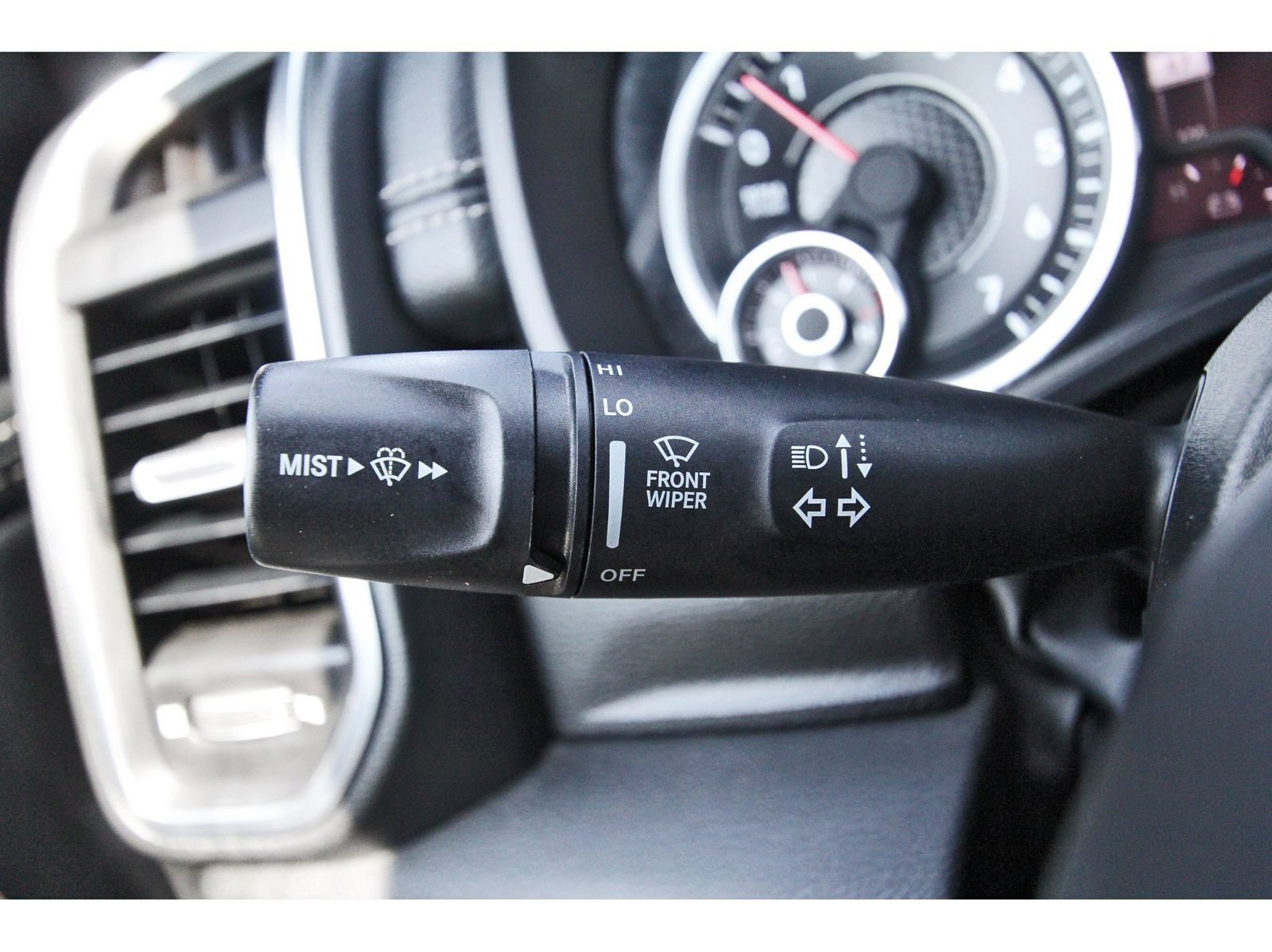 Used 2025 RAM 1500 Laramie AWD/4WD image 23