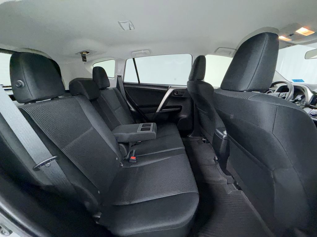 Used 2018 Toyota RAV4 LE w/ Carpet Mat Package image 17