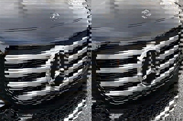 Used 2025 Mercedes-Benz GLB 250 250 image 35