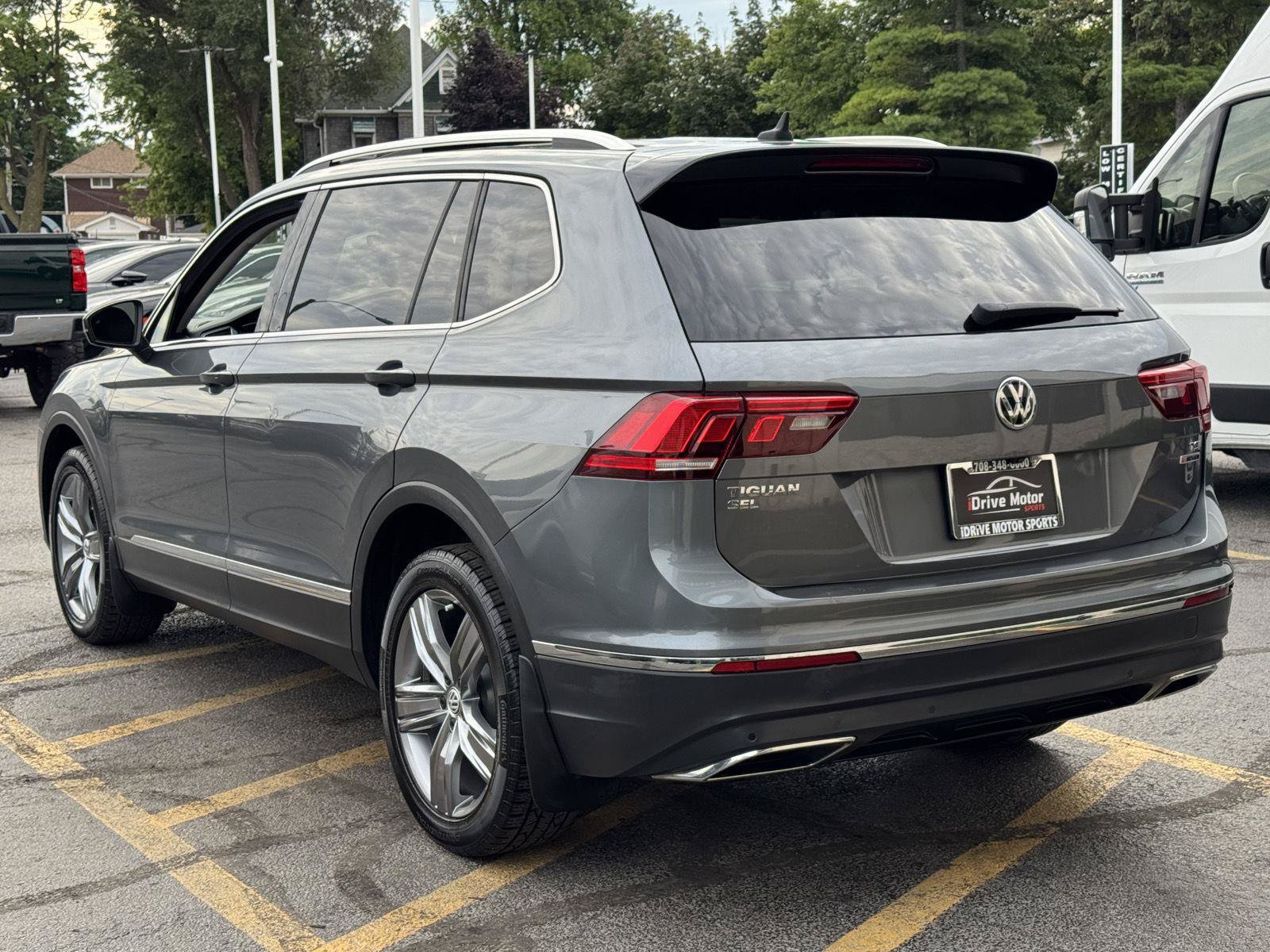 Used 2018 Volkswagen Tiguan SEL Premium w/ 3rd Row Seat Package AWD/4WD image 8