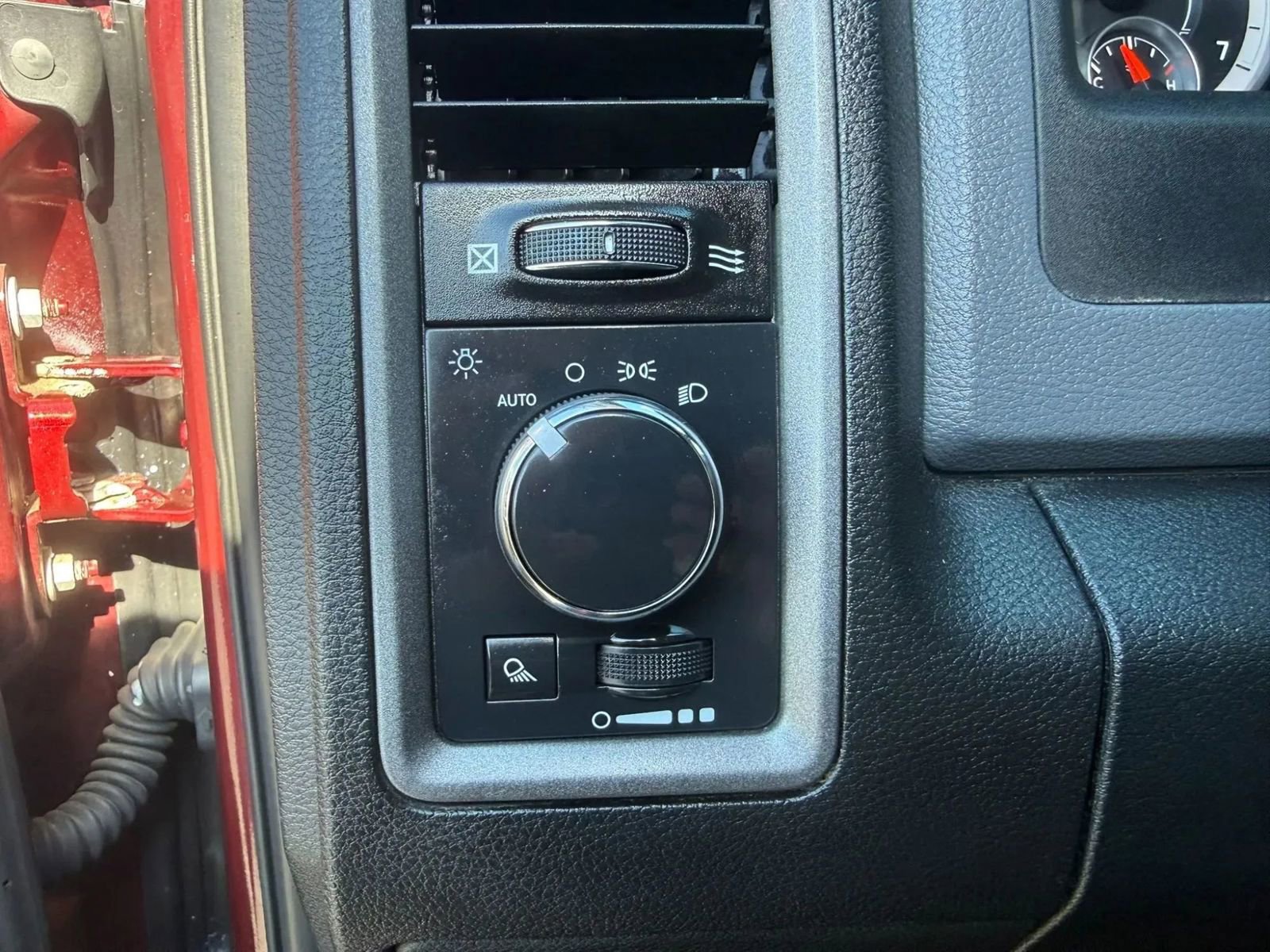 Used 2016 RAM 2500 Tradesman w/ Chrome Appearance Group image 16