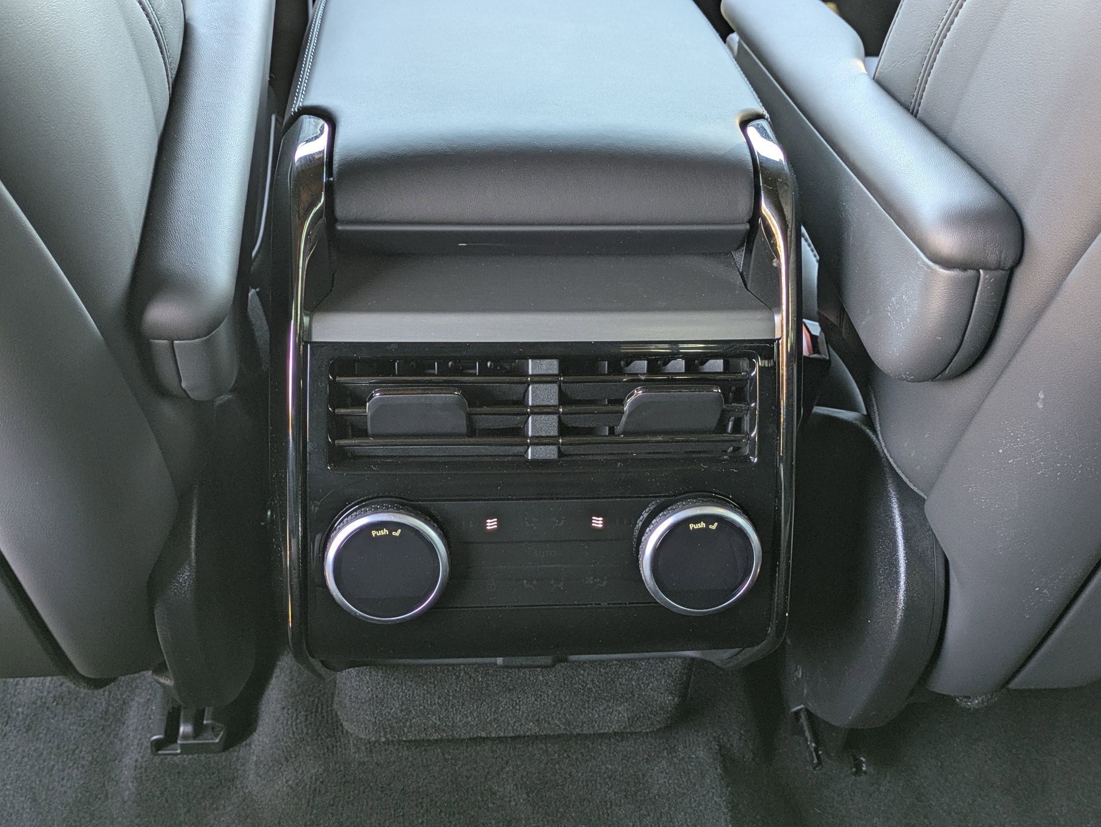 Used 2025 Land Rover Range Rover Sport SE image 23