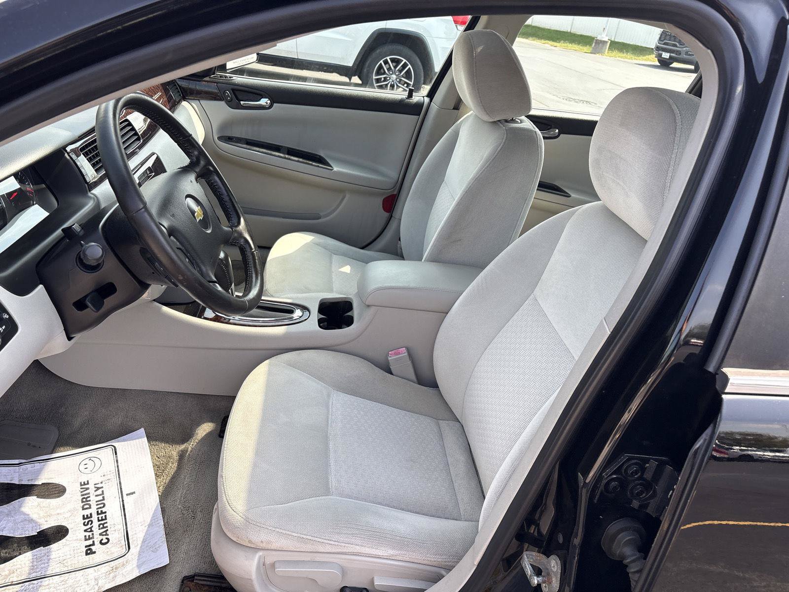 Used 2014 Chevrolet Impala LT w/ LT Sunroof Package FWD image 9