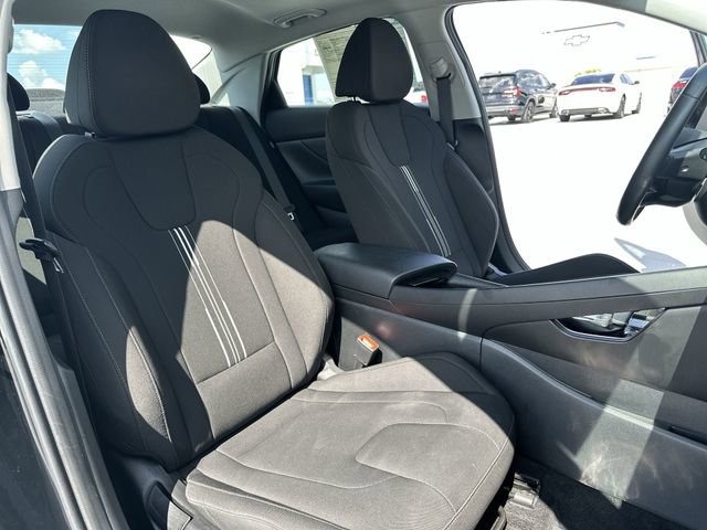 Used 2025 Hyundai Elantra SEL image 16