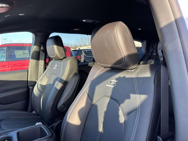 New 2026 Chrysler Pacifica Select w/ S Appearance Package FWD image 17