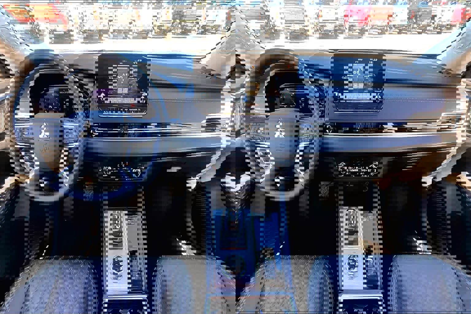 Used 2023 Mitsubishi Outlander SEL image 30