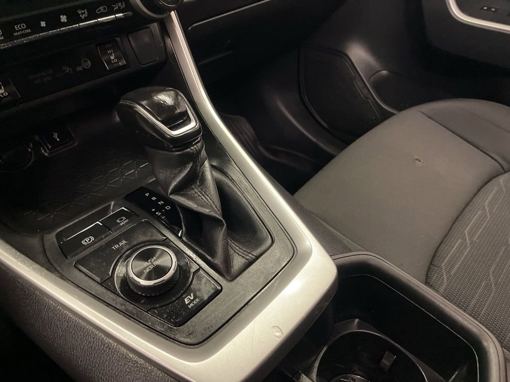 Used 2022 Toyota RAV4 SE w/ Convenience Package image 24