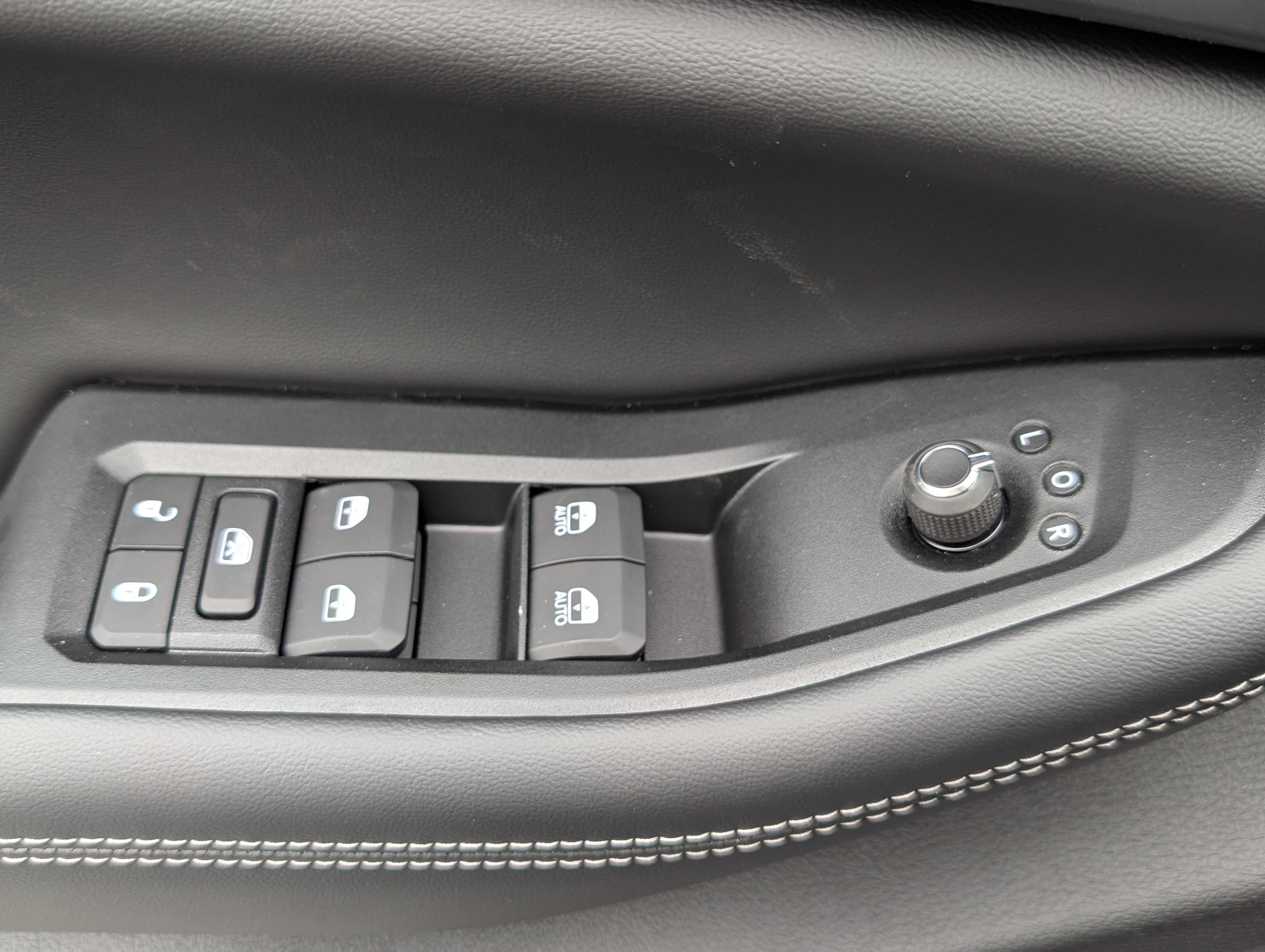 New 2025 Jeep Grand Cherokee Altitude AWD/4WD image 18