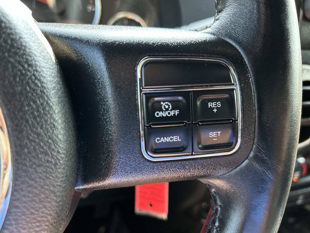 Used 2018 Jeep Wrangler Unlimited Rubicon w/ Connectivity Group AWD/4WD image 29