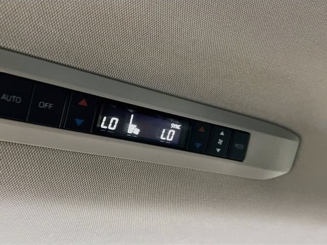 Used 2026 Toyota Sienna XLE FWD image 26