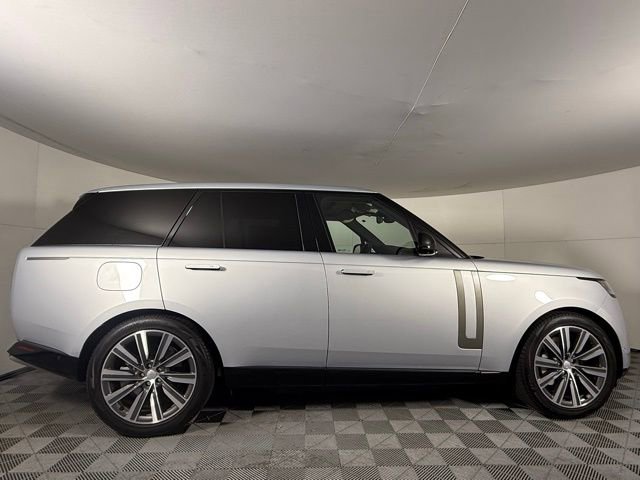 Used 2025 Land Rover Range Rover SE image 10