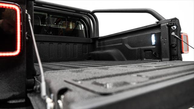 Used 2025 Jeep Gladiator Sport image 11