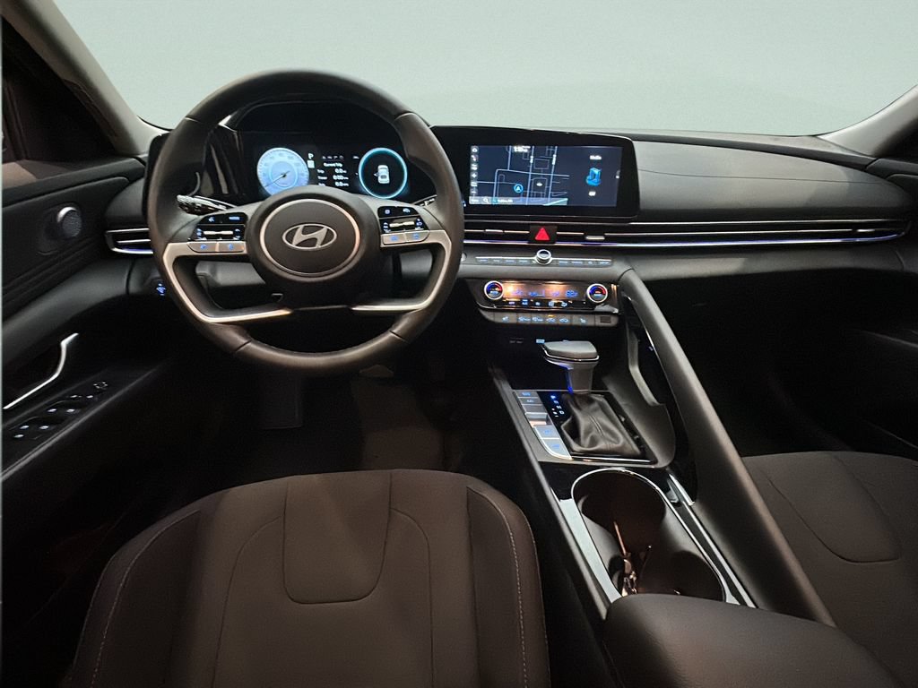 Certified 2025 Hyundai Elantra SEL FWD image 22