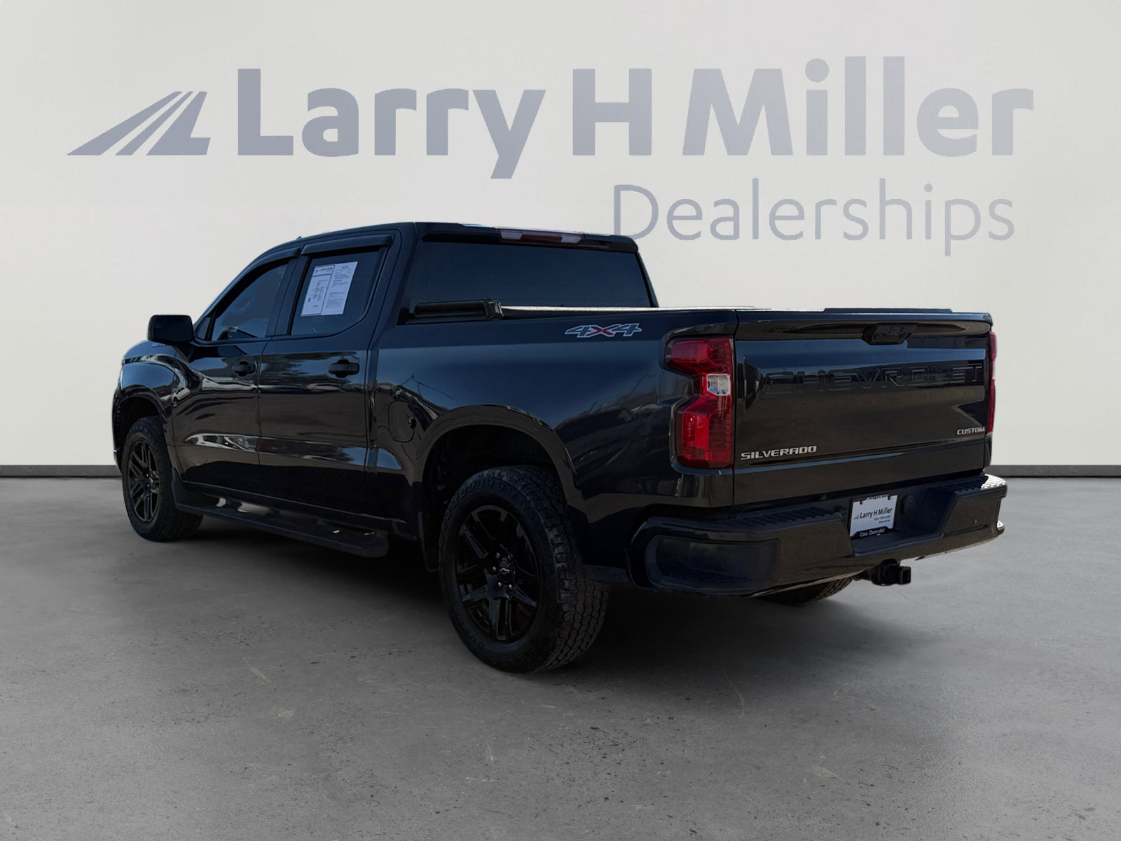 Used 2022 Chevrolet Silverado 1500 Custom image 3