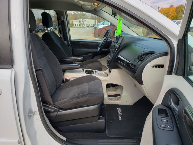 Used 2016 Dodge Grand Caravan SXT w/ Rear Park Assist Package FWD image 16